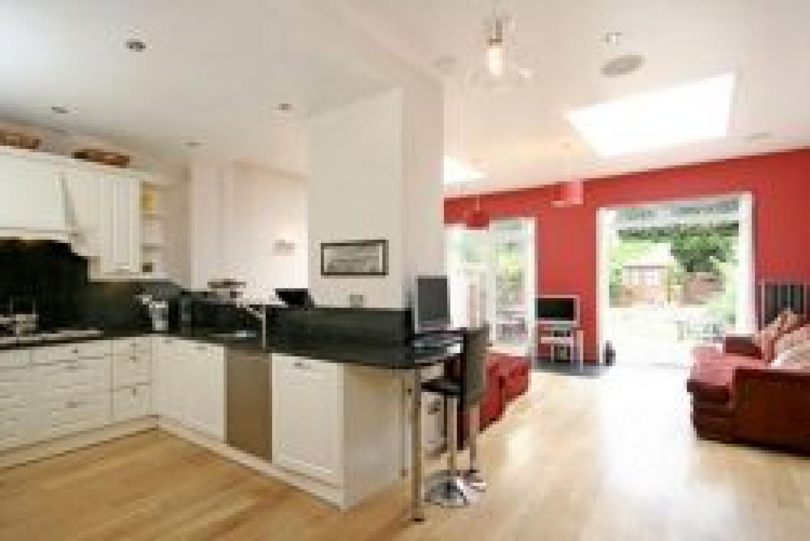			Epic Slick and Stylish, 5 Bedroom, 1 bath, 1 reception Flat			 Hanover Rd, BRONDESBURY PARK